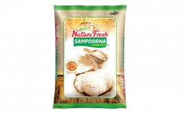 Nature Fresh Sampoorna Chakki Aata   Pack  5 kilogram